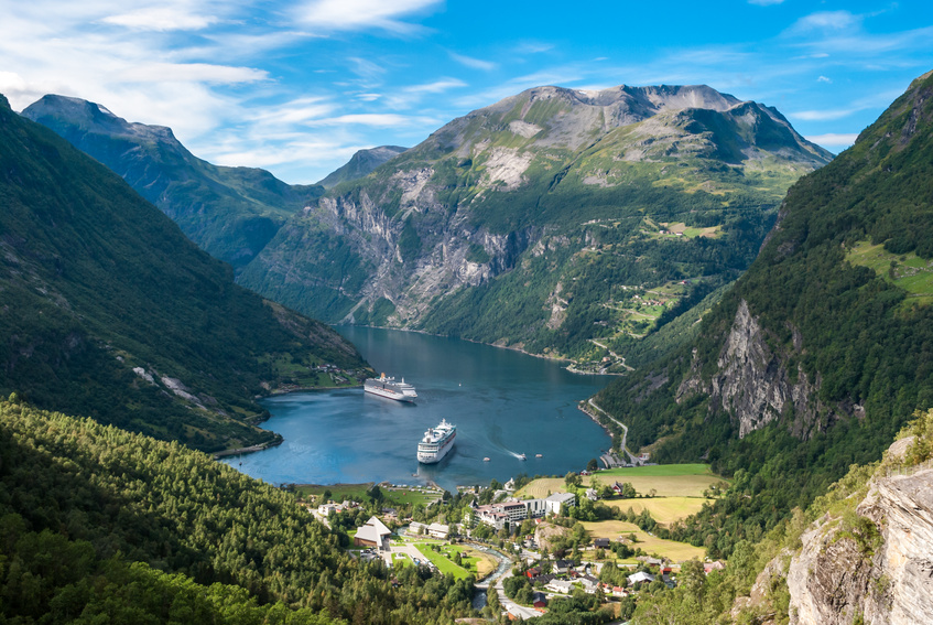 PETIT TOUR ENTRE FJORDS & TROLLS